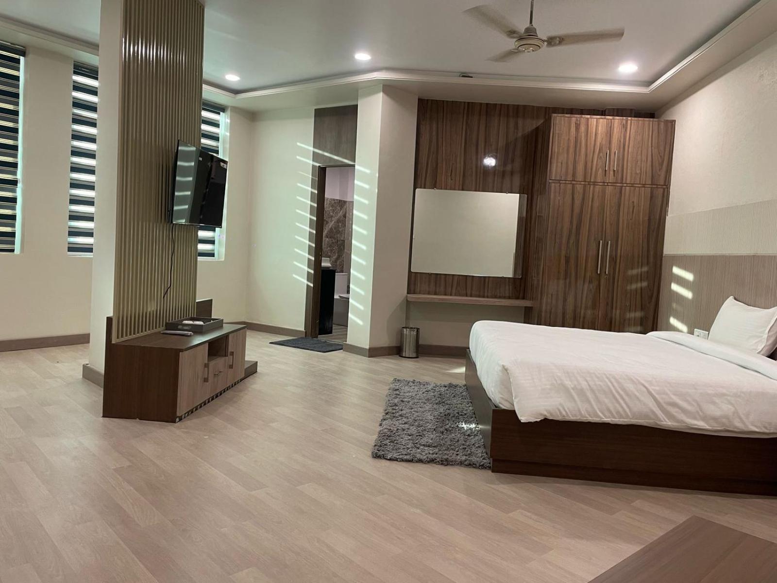 Aman Paradise Hotel & Banquets Kanpur Luaran gambar